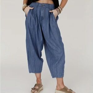 NWT High-Waisted Relaxed Fit Barrel Jeans